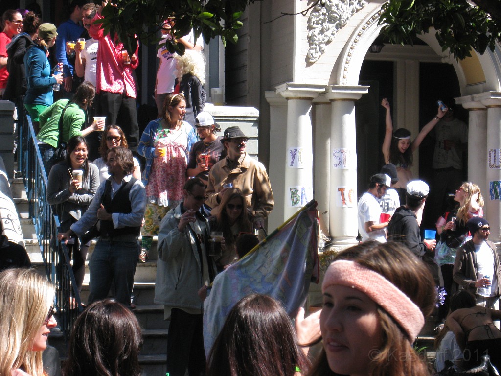 2011 Bay to Breakers Sunday 0780.JPG - I was able to participate in the 2011, 100th anniversary of the San Francisco Bay to Breakers 12K race. A great weekend for sight seeing and racing.